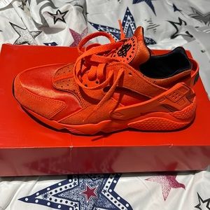 Women size 8.5 orange huarache
